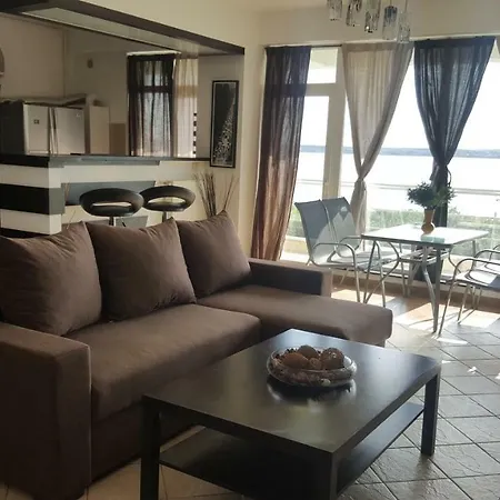 Summerland Seaview *